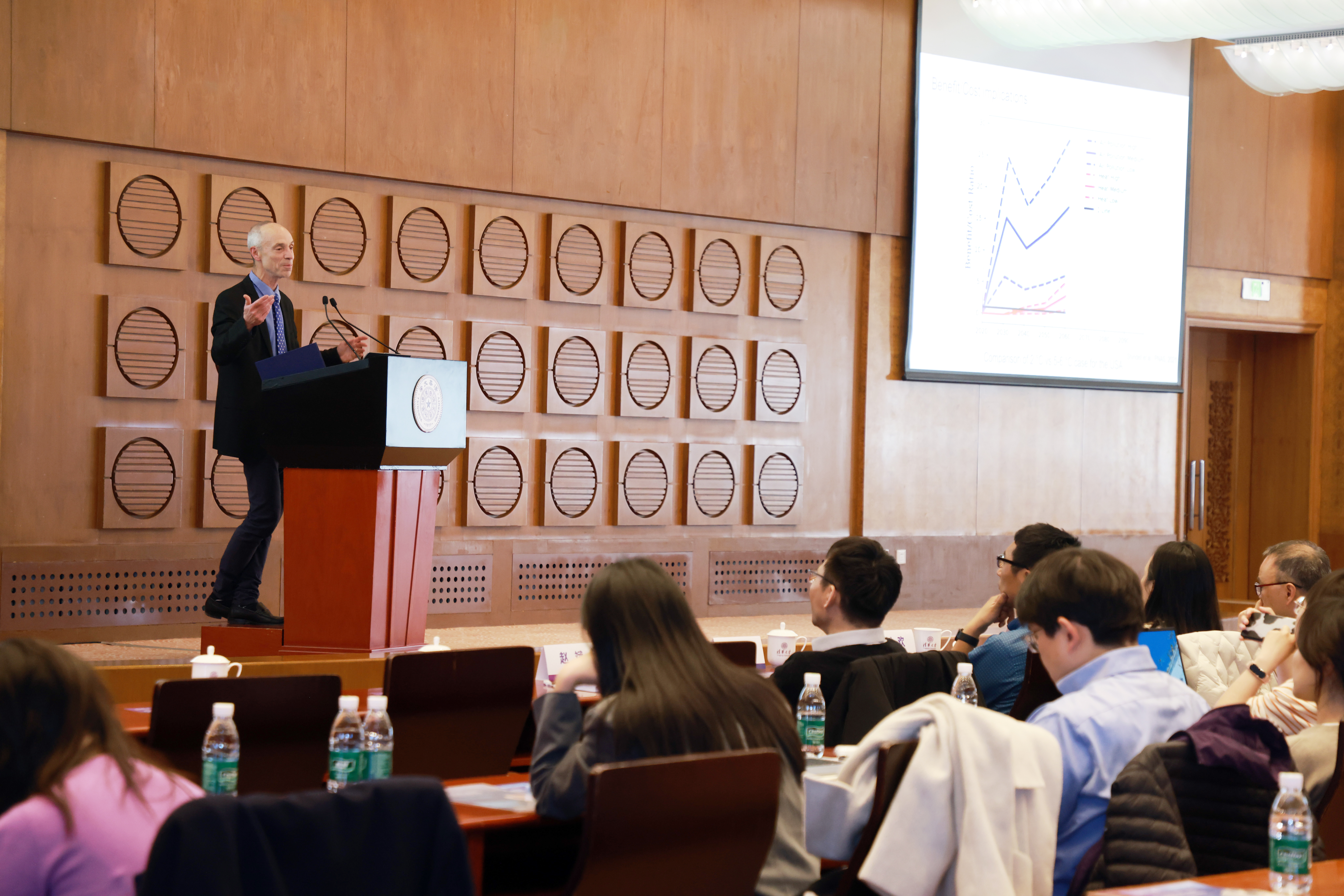 20260306-德鲁·辛德尔教授受聘清华大学名誉教授并做客海外名师讲堂-王戈辉-德鲁 辛德尔发表主题演讲.jpg