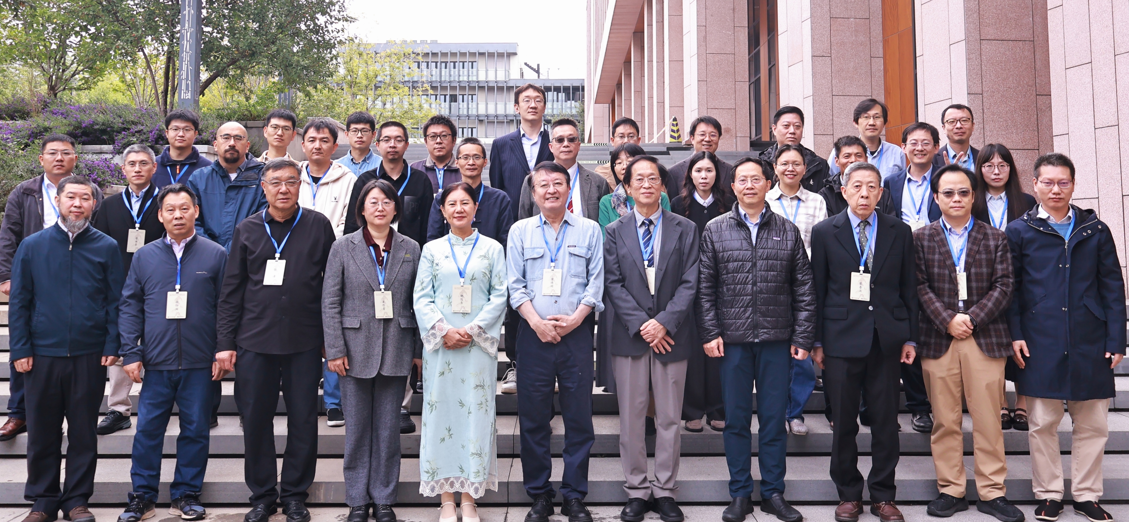20251011-会议合影-人文学院-胡燕蓓拍摄.jpg