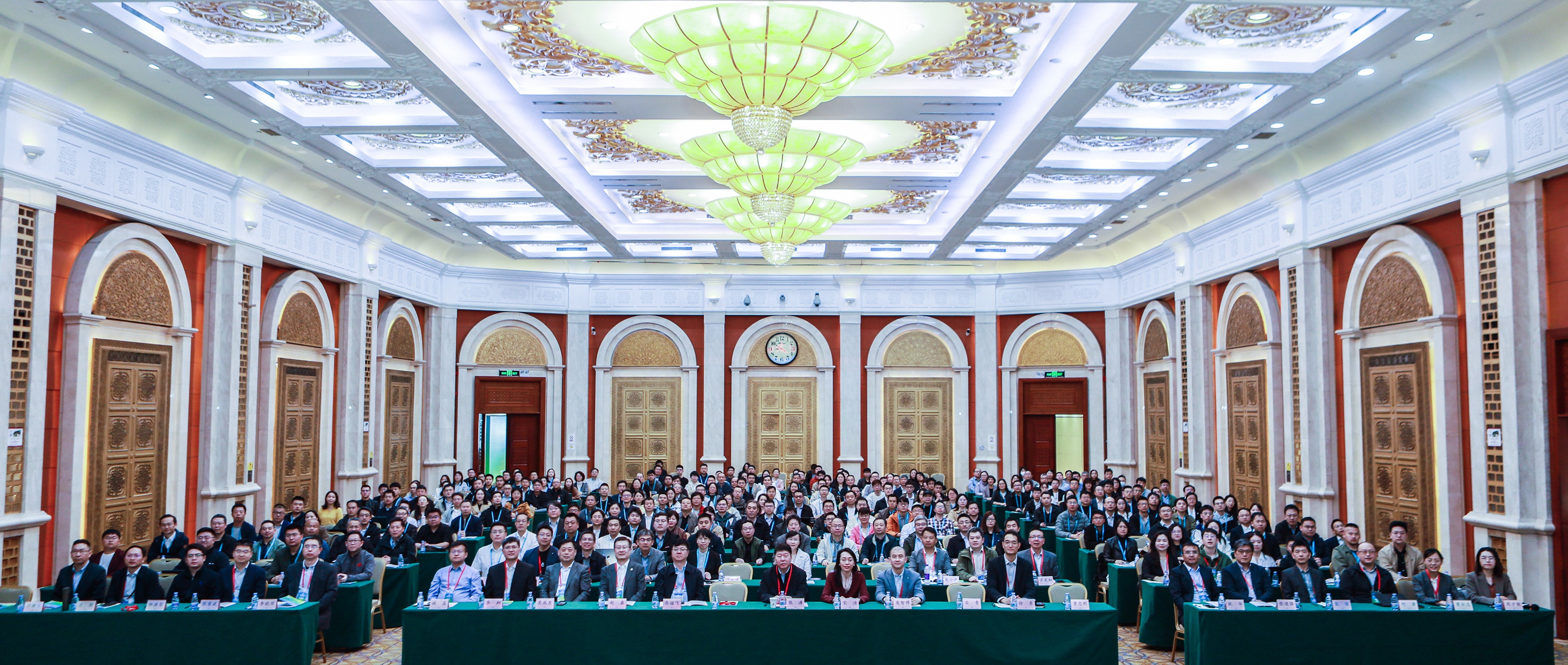 20260411-中国具身智能教育联席会成立大会暨首届具身智能教育发展论坛举行-自动化系-与会人员合影.jpg