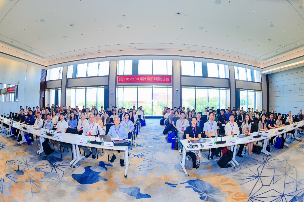 20250606-07-MOSTLY OM 2025-熊发强摄影-嘉宾合影.jpeg