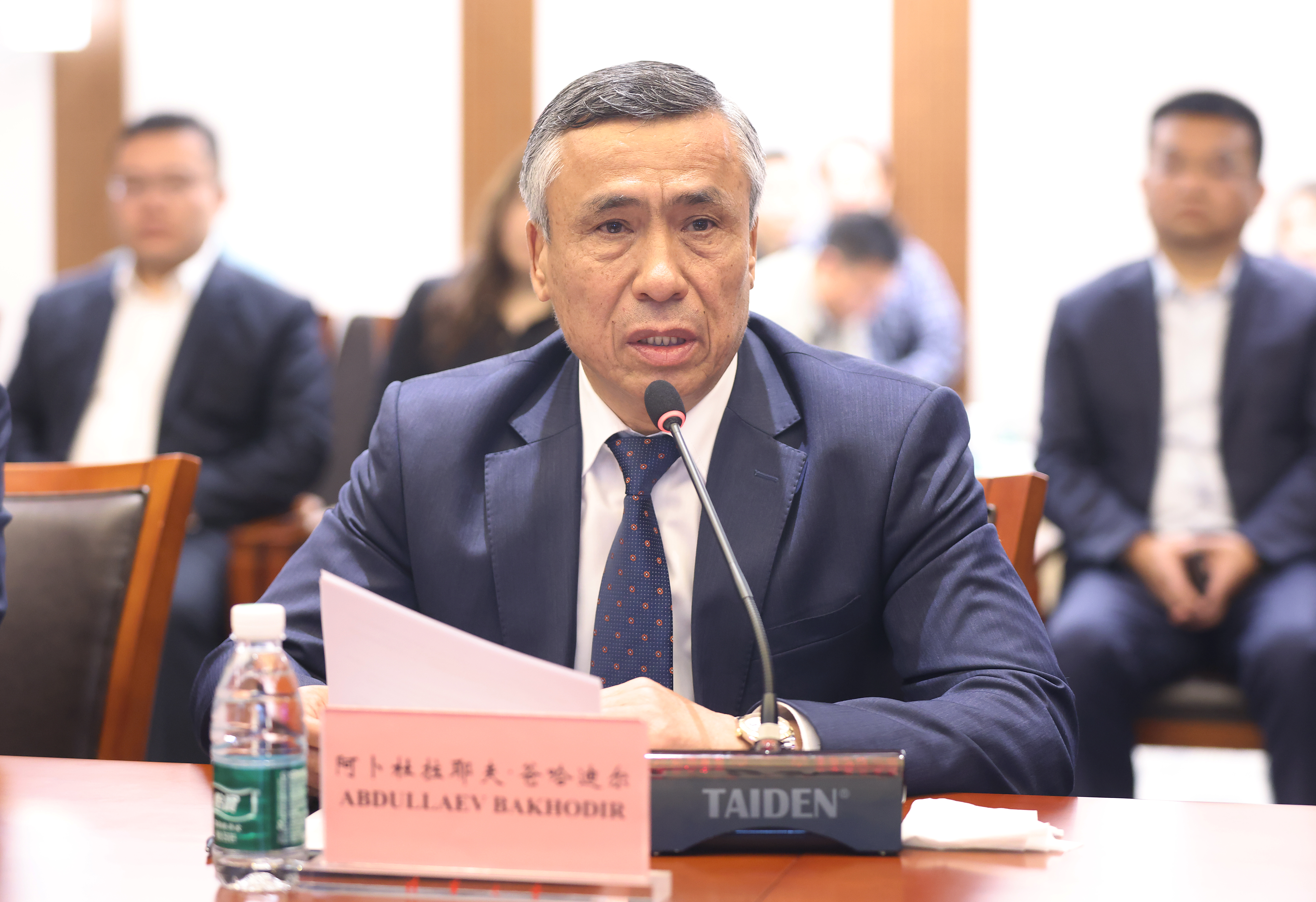 20250410-诗琳奖学金捐赠仪式-石加东-图说 (5).jpg