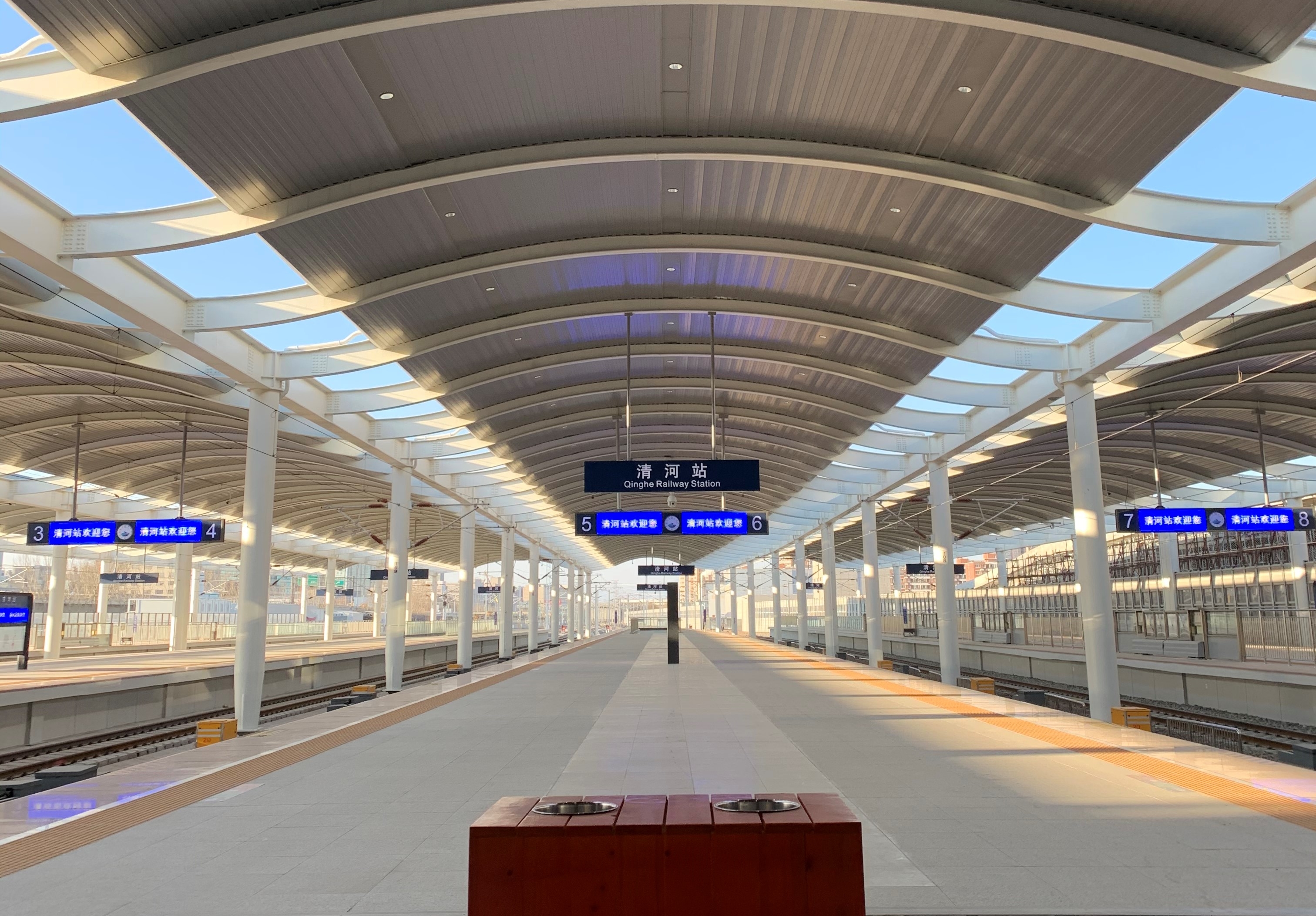 20220206-清华大学为冬奥会公共基础设施清河站站房建设提供技术支撑-未知-站台和雨棚1.jpg
