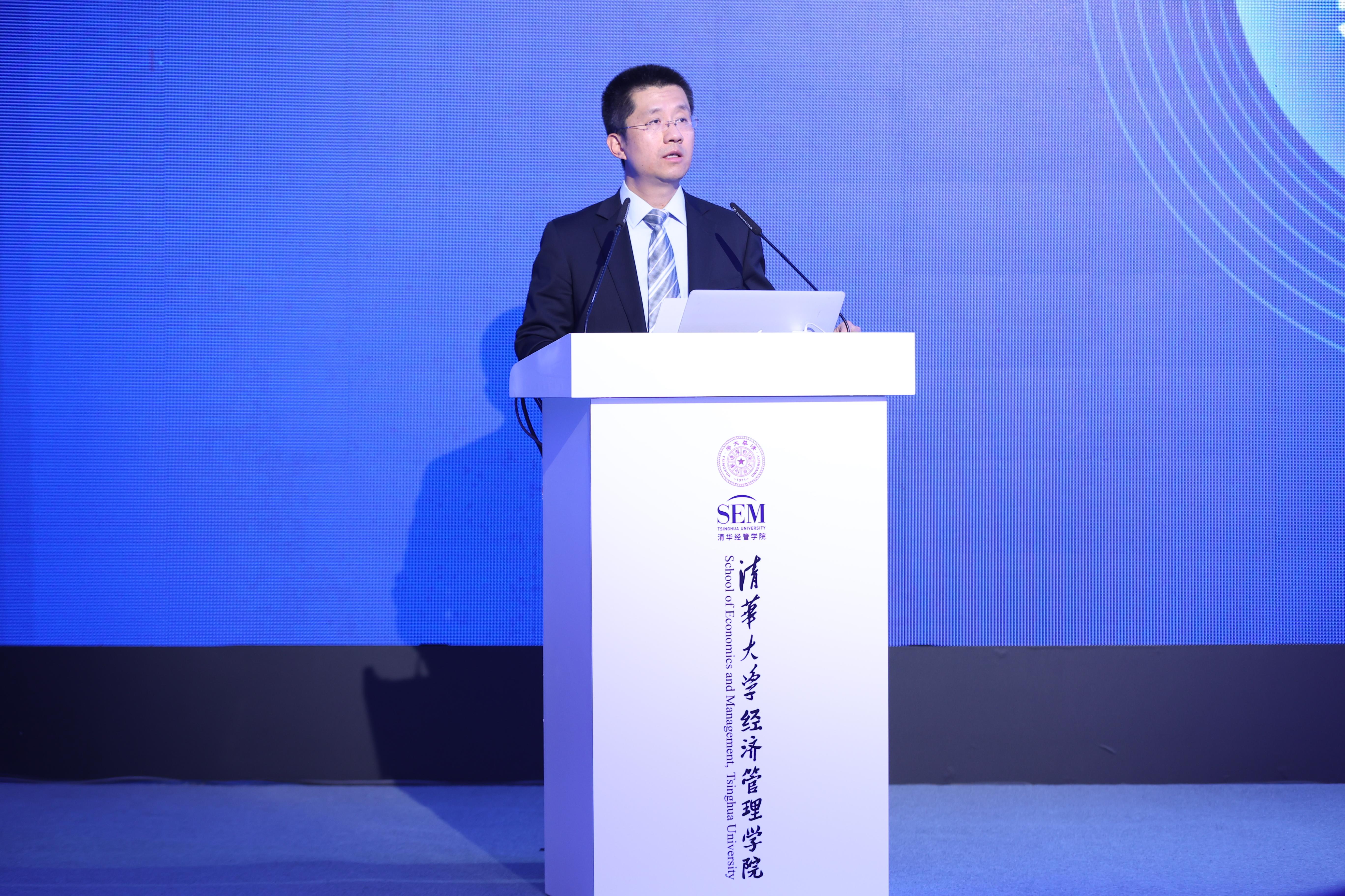20220416-清华科技创新MBA项目发布会举行-MBA摄影-徐心介绍项目.JPG
