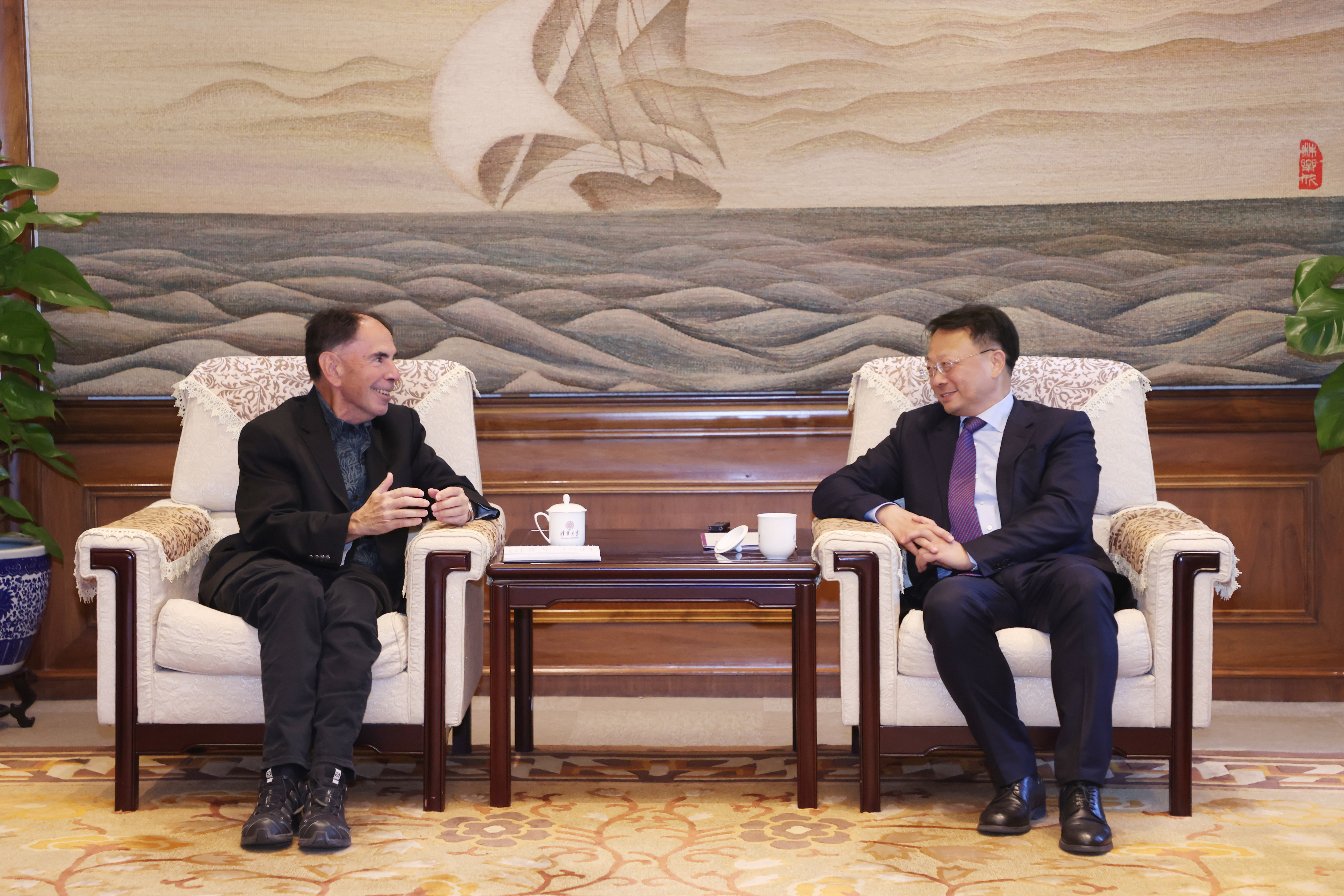 20231110-校长王希勤会见清华大学名誉教授爱德华·克劳利-孙波-王希勤会见爱德华·克劳利.JPG