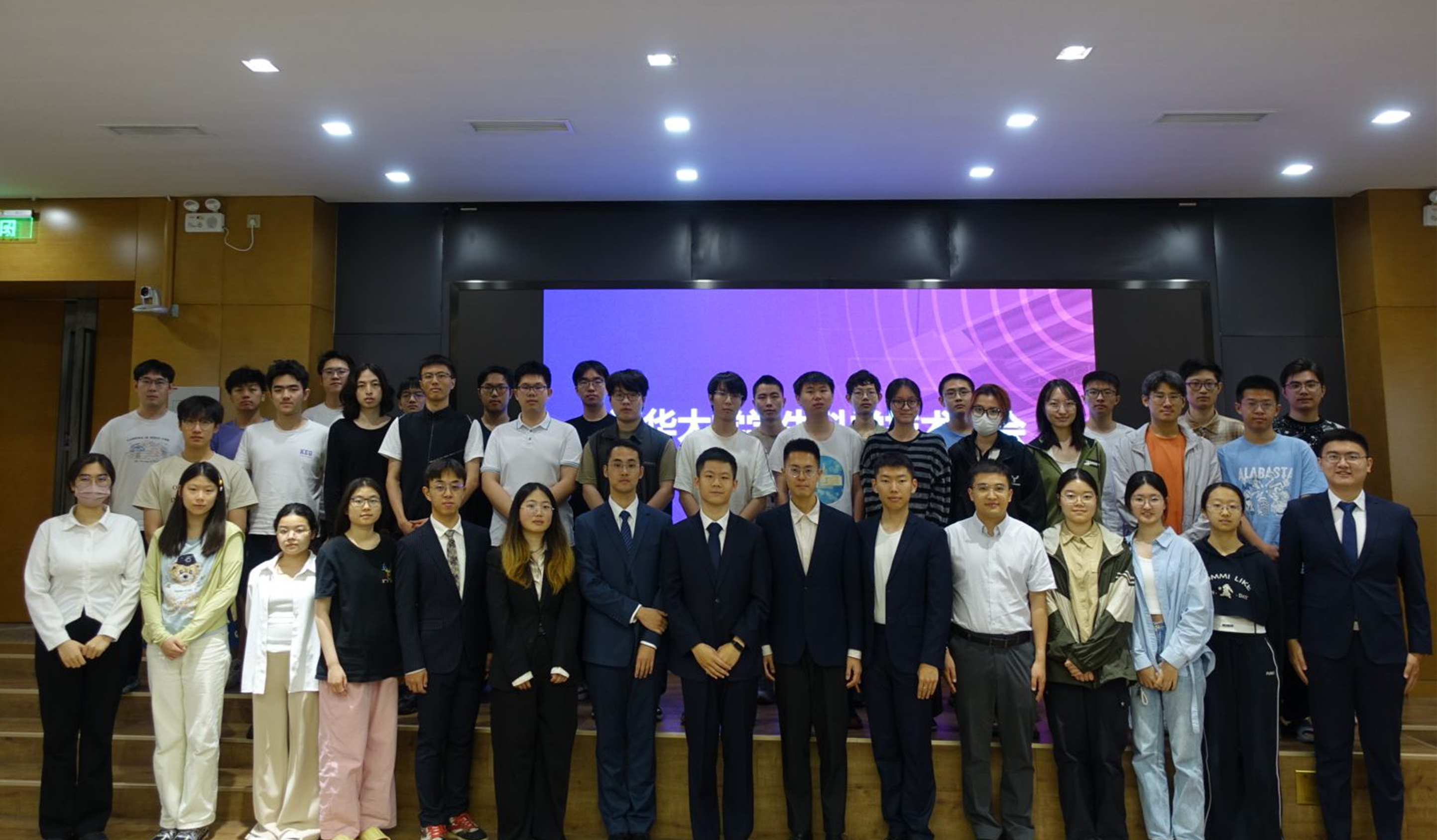 20250614-清华大学学生科协第四十四次代表大会-赵艾一-合影.jpg