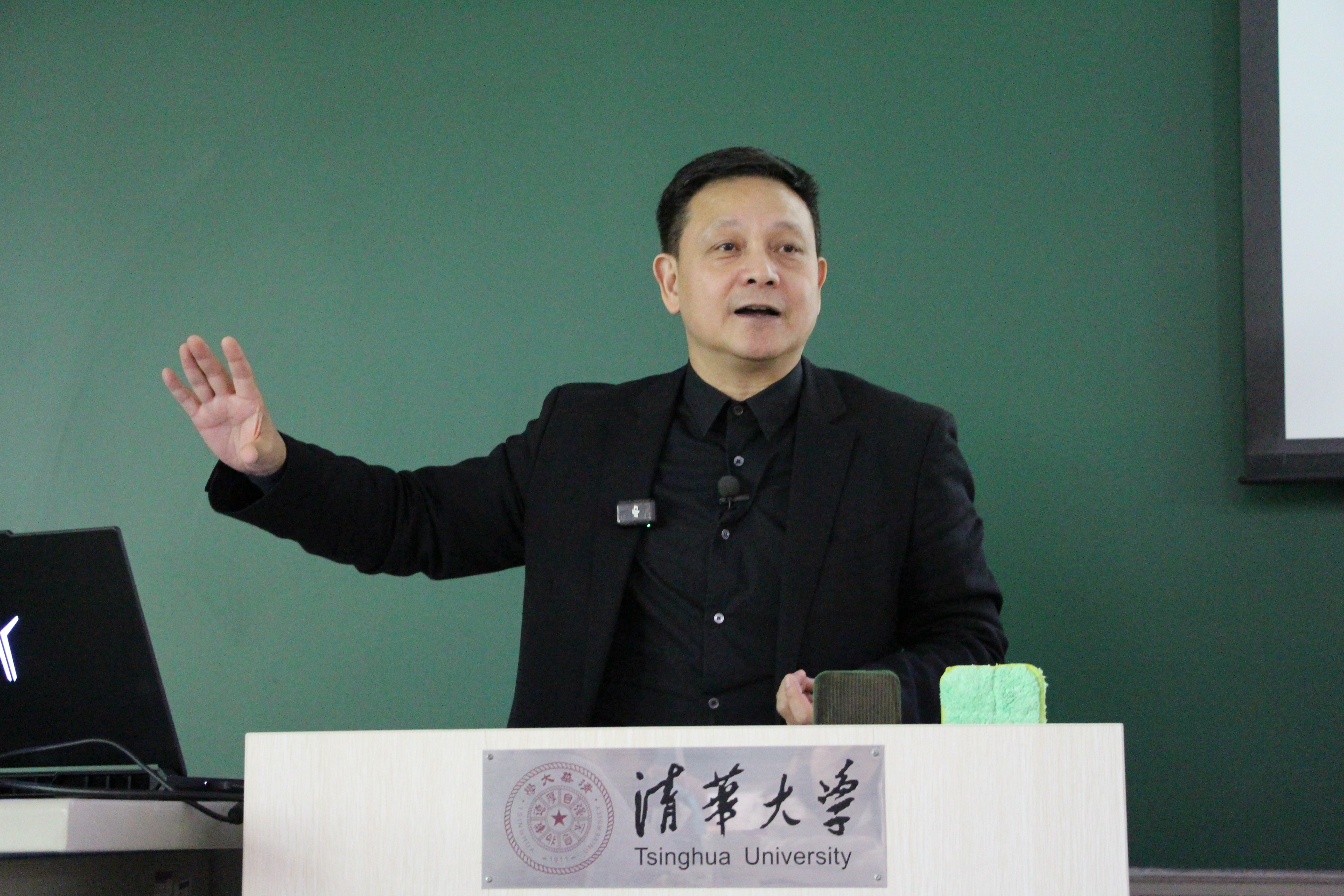 20260420-昆曲表演艺术家柯军做客清华大学新人文讲座 讲述“汤莎会”的昆曲心路与跨文化探索-郑怡宁-主讲人柯军.jpg