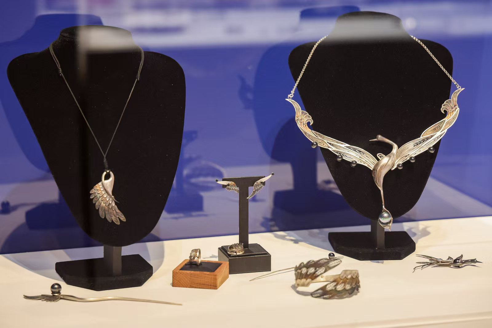 20250925-工艺美术专业毕业展-美术学院-云南民族大学《云丝鹤影》宋会迪（首饰艺术）.jpeg