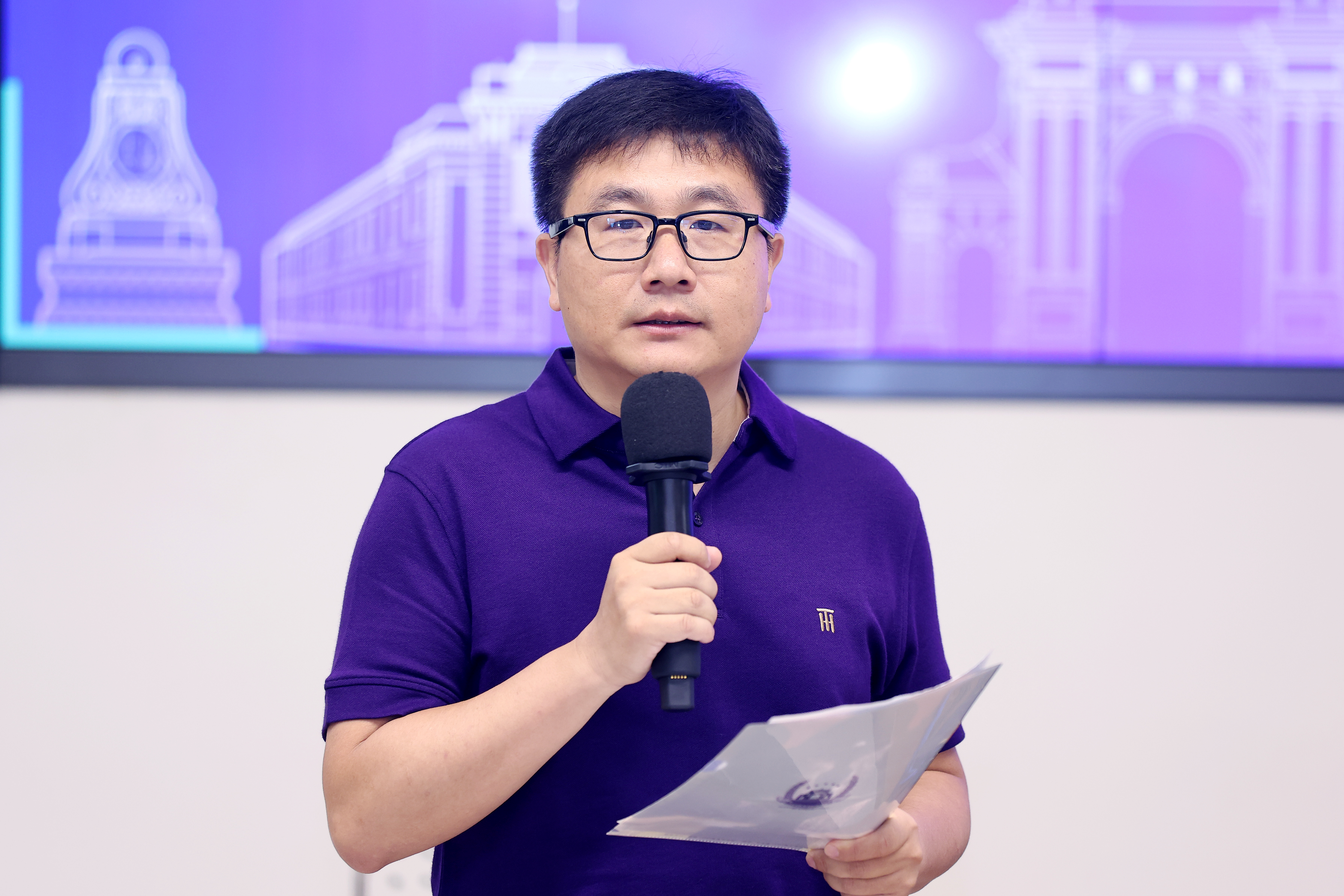 20240627-“清华校友终身学习支持计划·金融班”启航-金融学院-图为宋述强主持.JPG