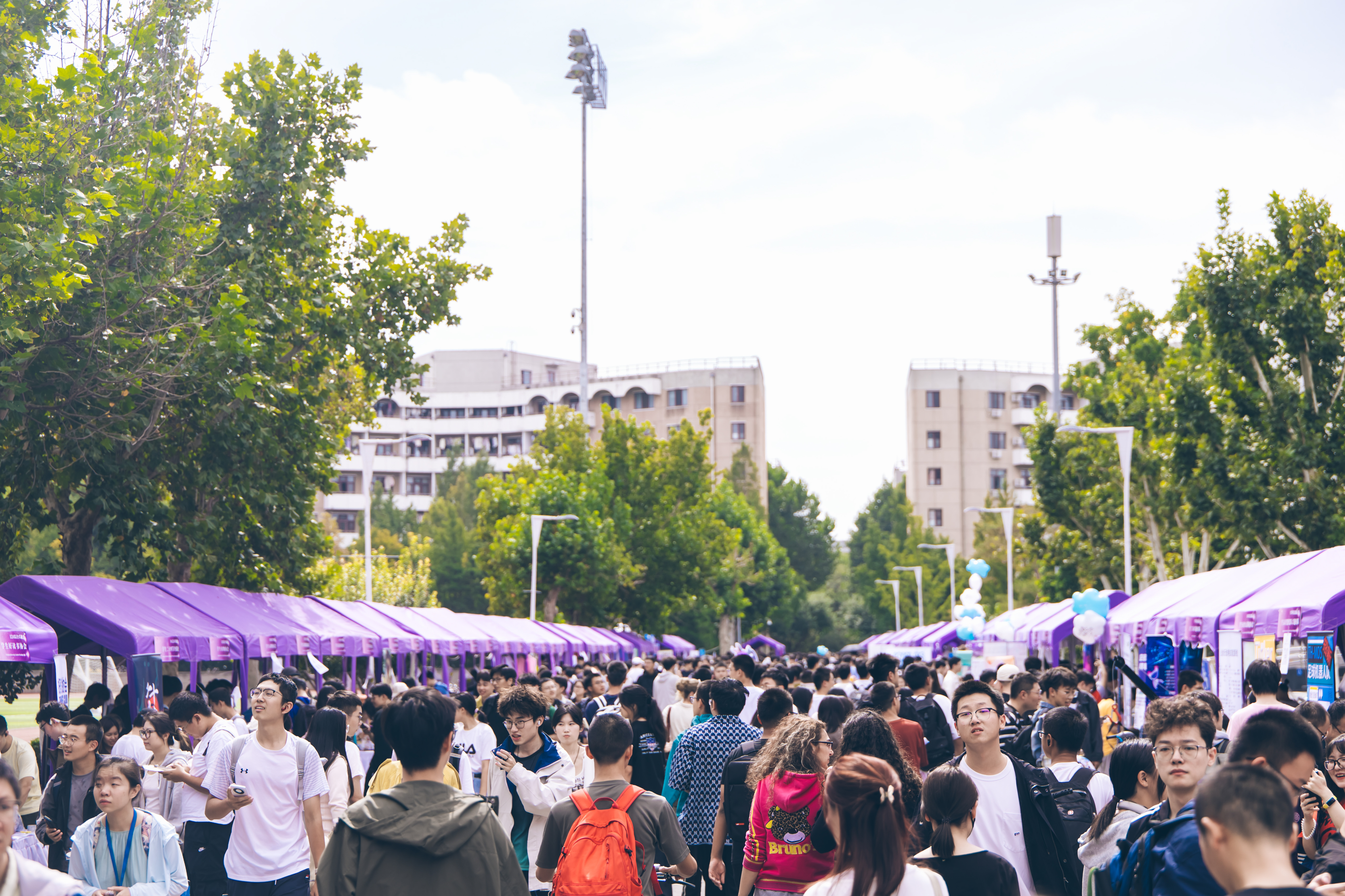 20250925-2025年秋季学期清华大学学生社团联合招新-校团委-学生社团联合招新活动现场.jpg