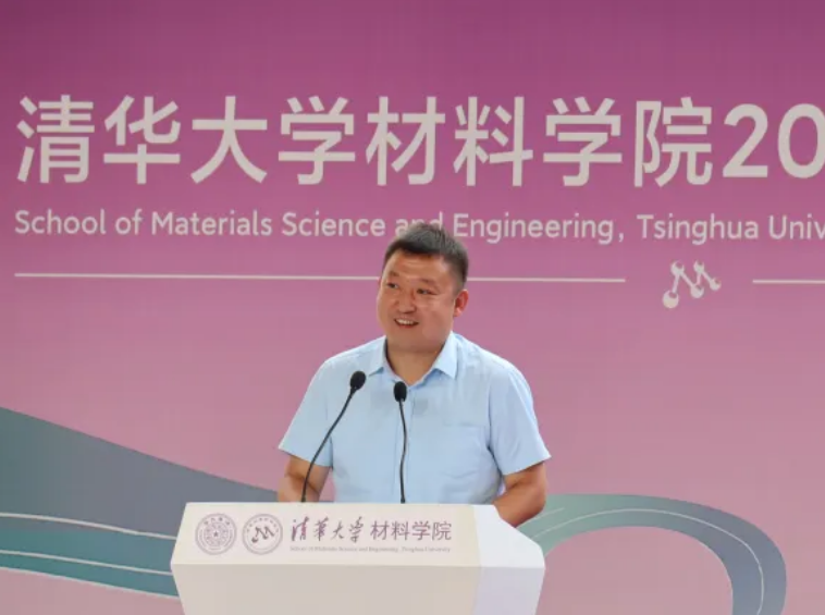 20220626-材子扬帆，征程远航——2022届清华大学材料学院毕业典礼-骆雨阳-图2 校友王鲁宁发言.png