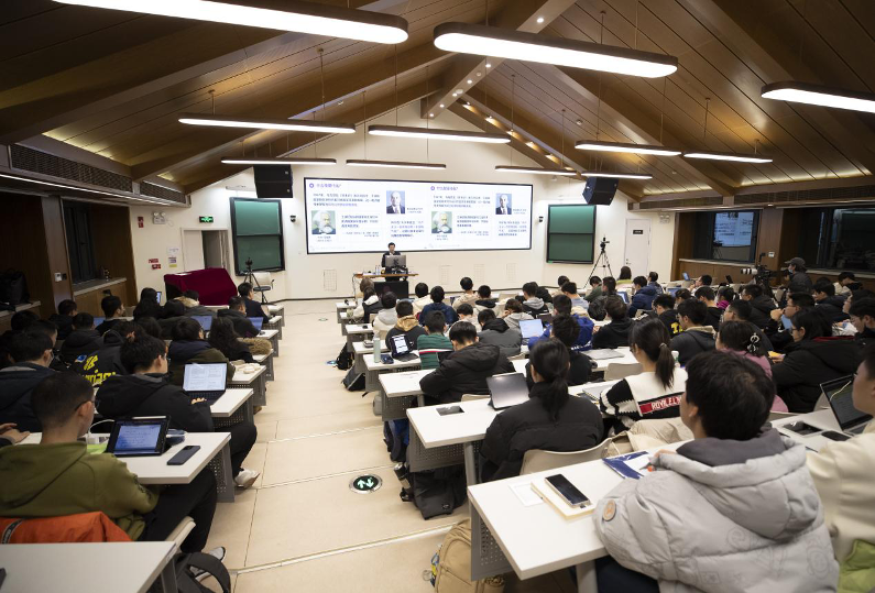 20240318-五周年,这是,清华答卷-李派 摄-清华大学“形势与政策”课堂现场.png