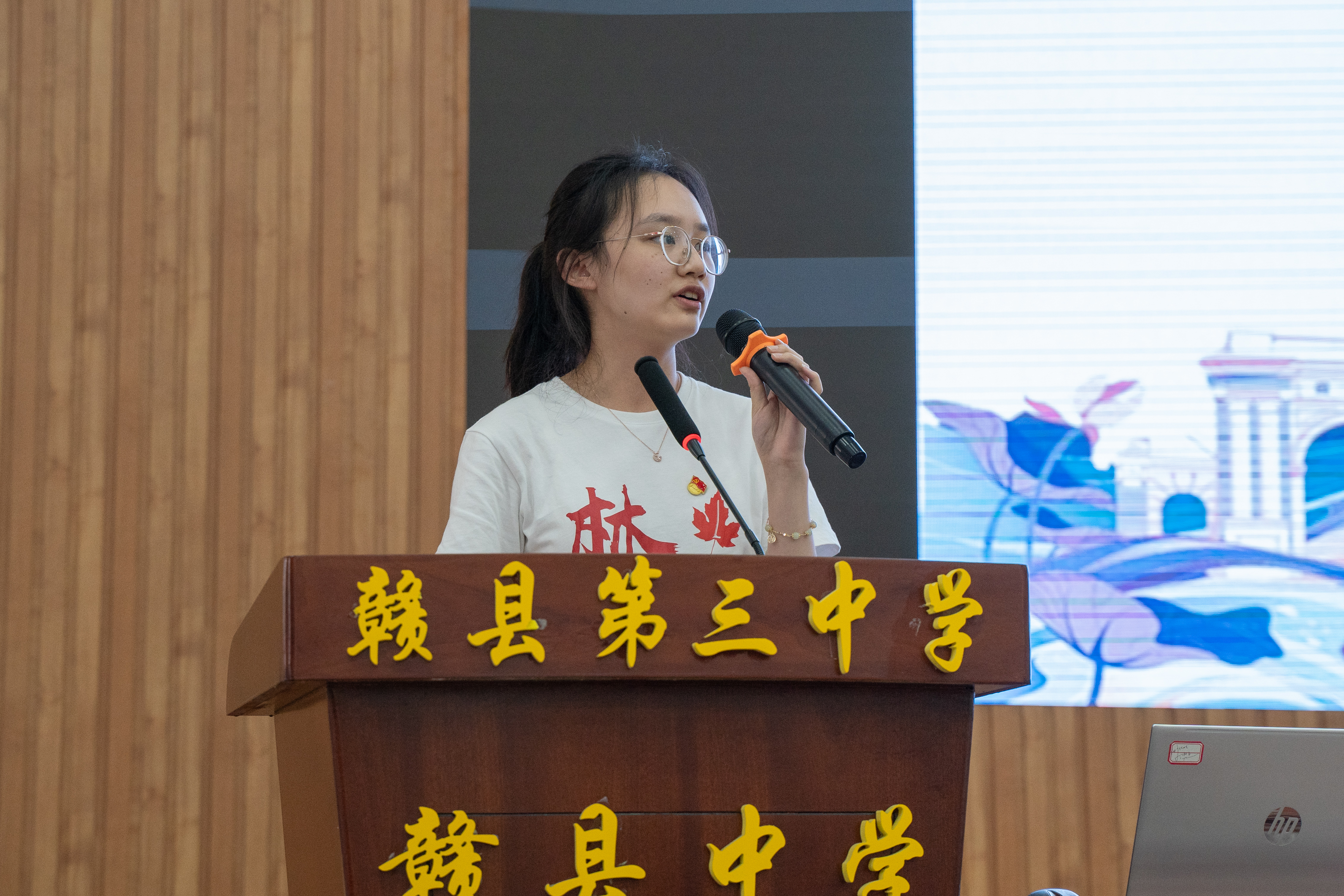 20220808-0814-清华大学“林枫计划”师生赴江西赣县区调研实践-桂雨谦摄-杨婷婷同学做主题宣讲.jpg