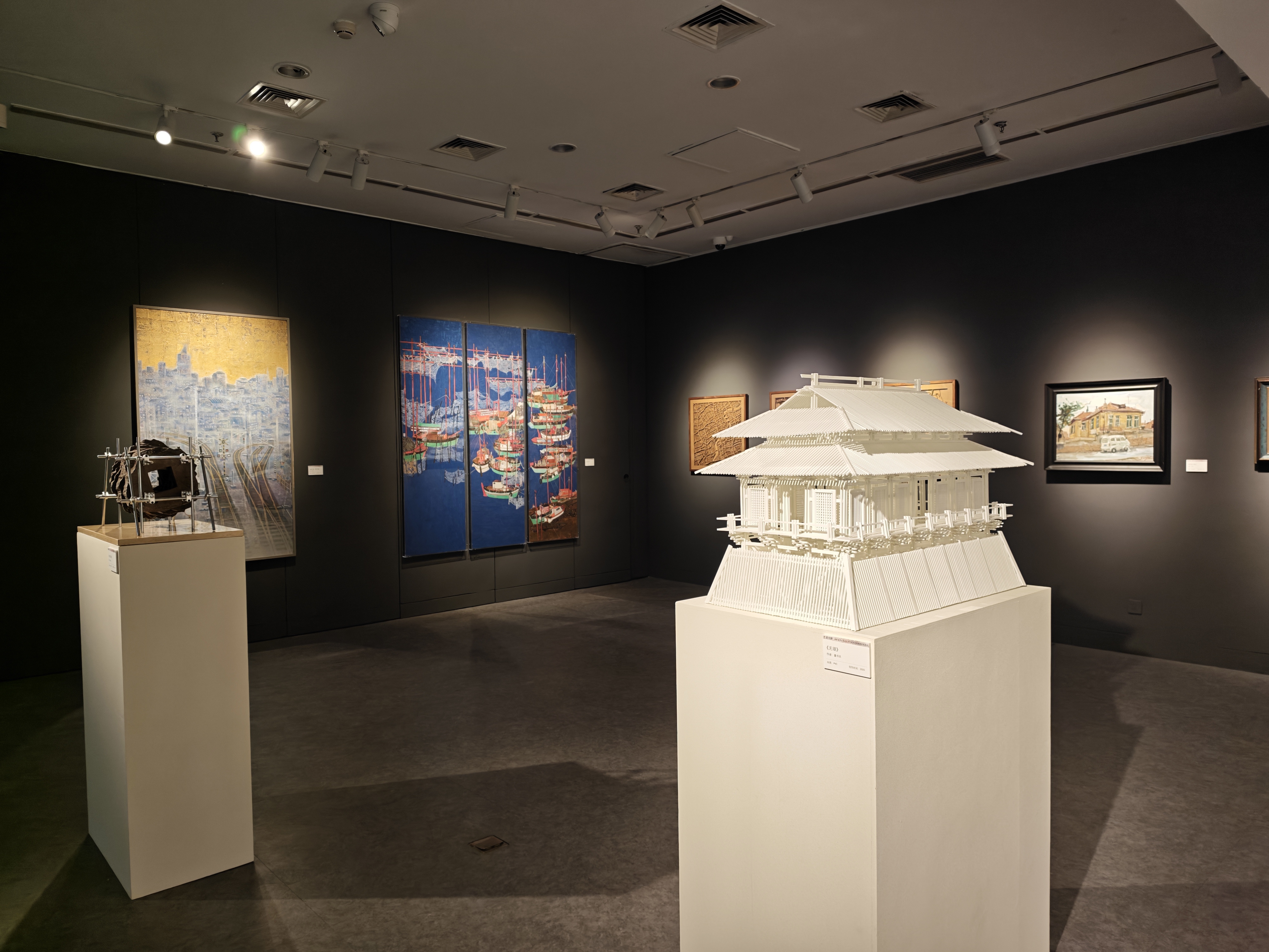 20251110-教师作品展-美术学院-展览现场6.jpg