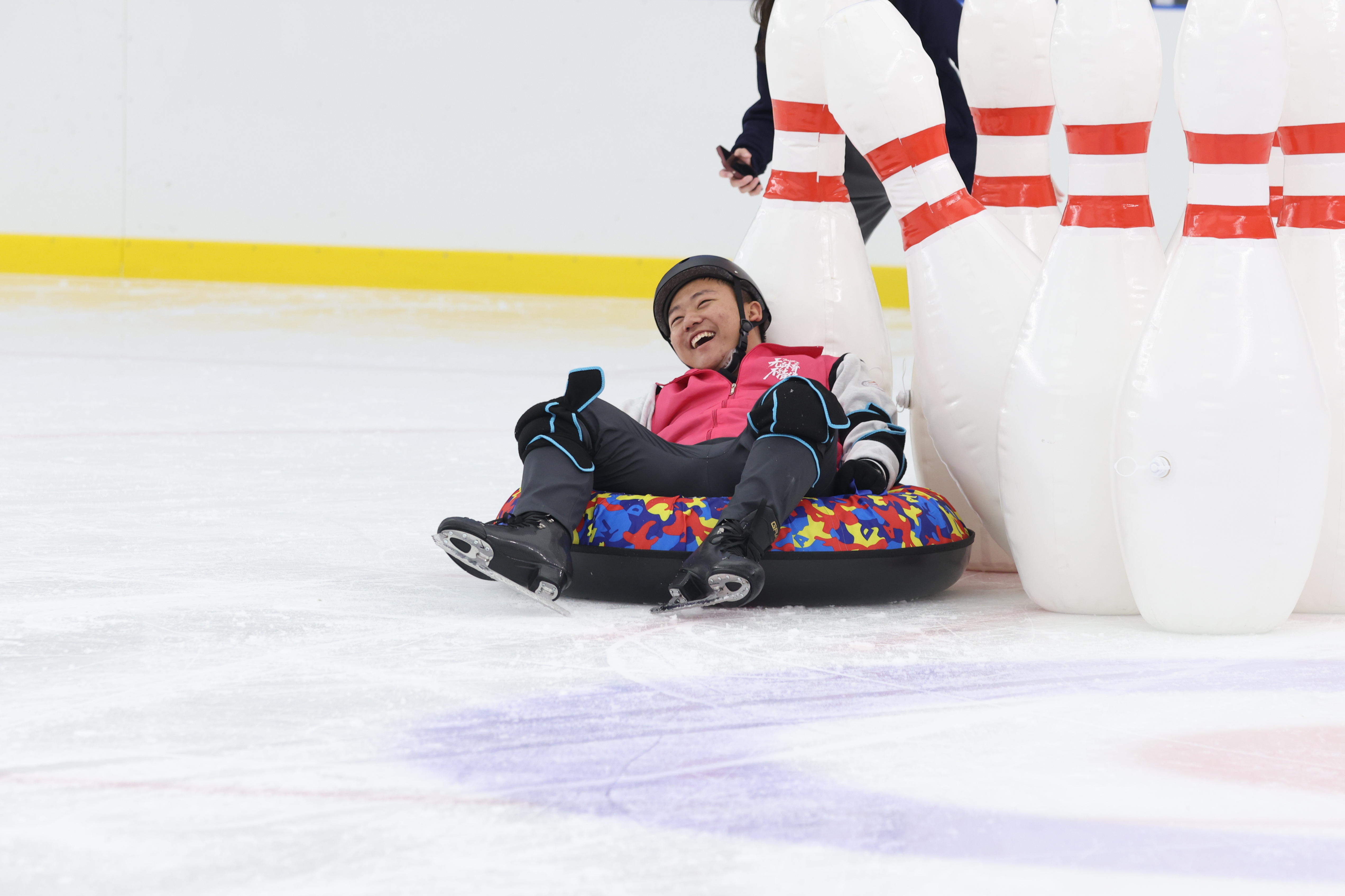 20240530-冰上趣味运动会在清华大学北体育馆顺利举行-无-冰上趣味运动会比赛项目3.JPG