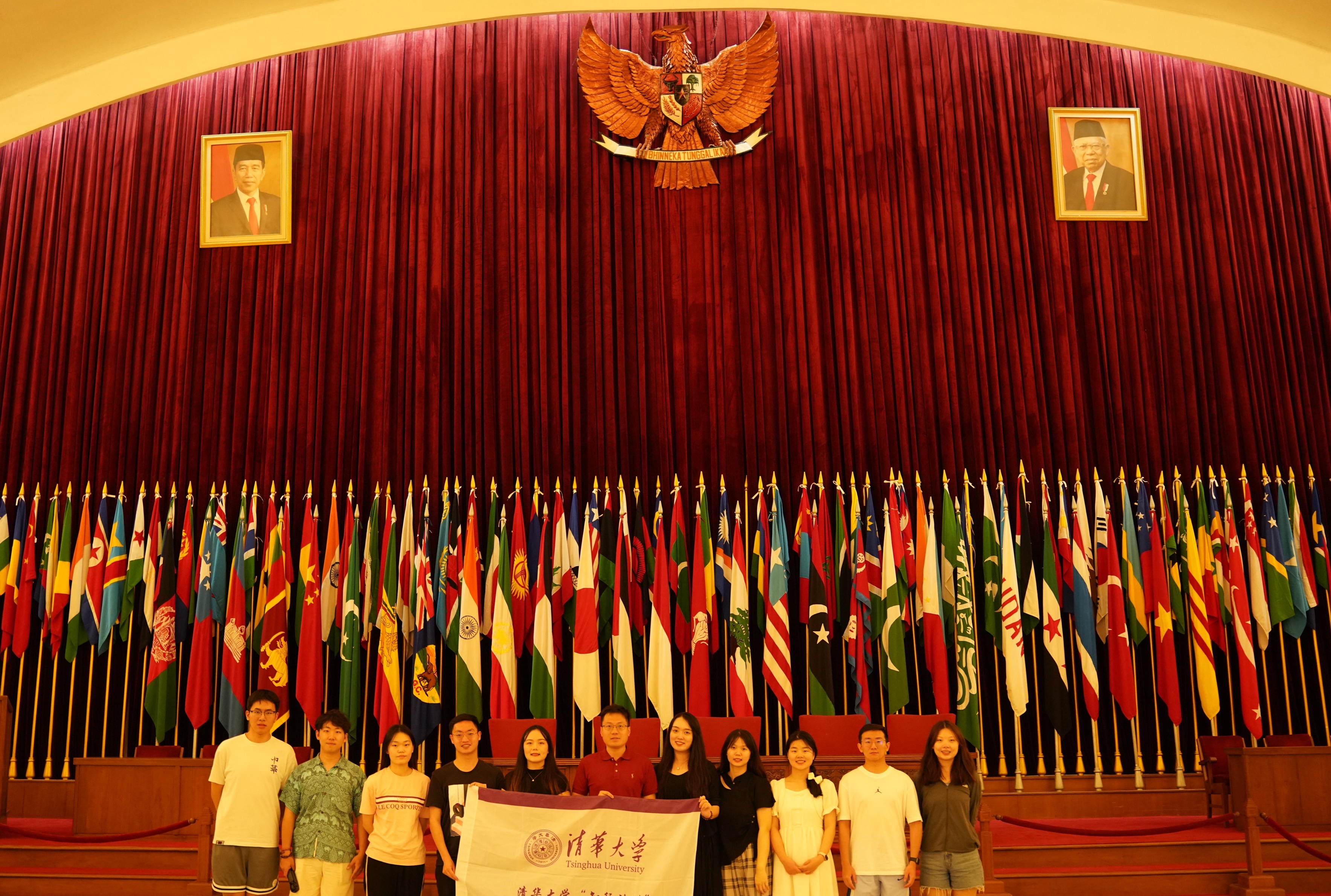 20240308-奔赴四海铸实践真知 对话世界立时代潮头——2024年清华大学“知行计划”研究生骨干海外实践纪实-东南亚实践支队-支队成员参观万隆会议旧址.jpg